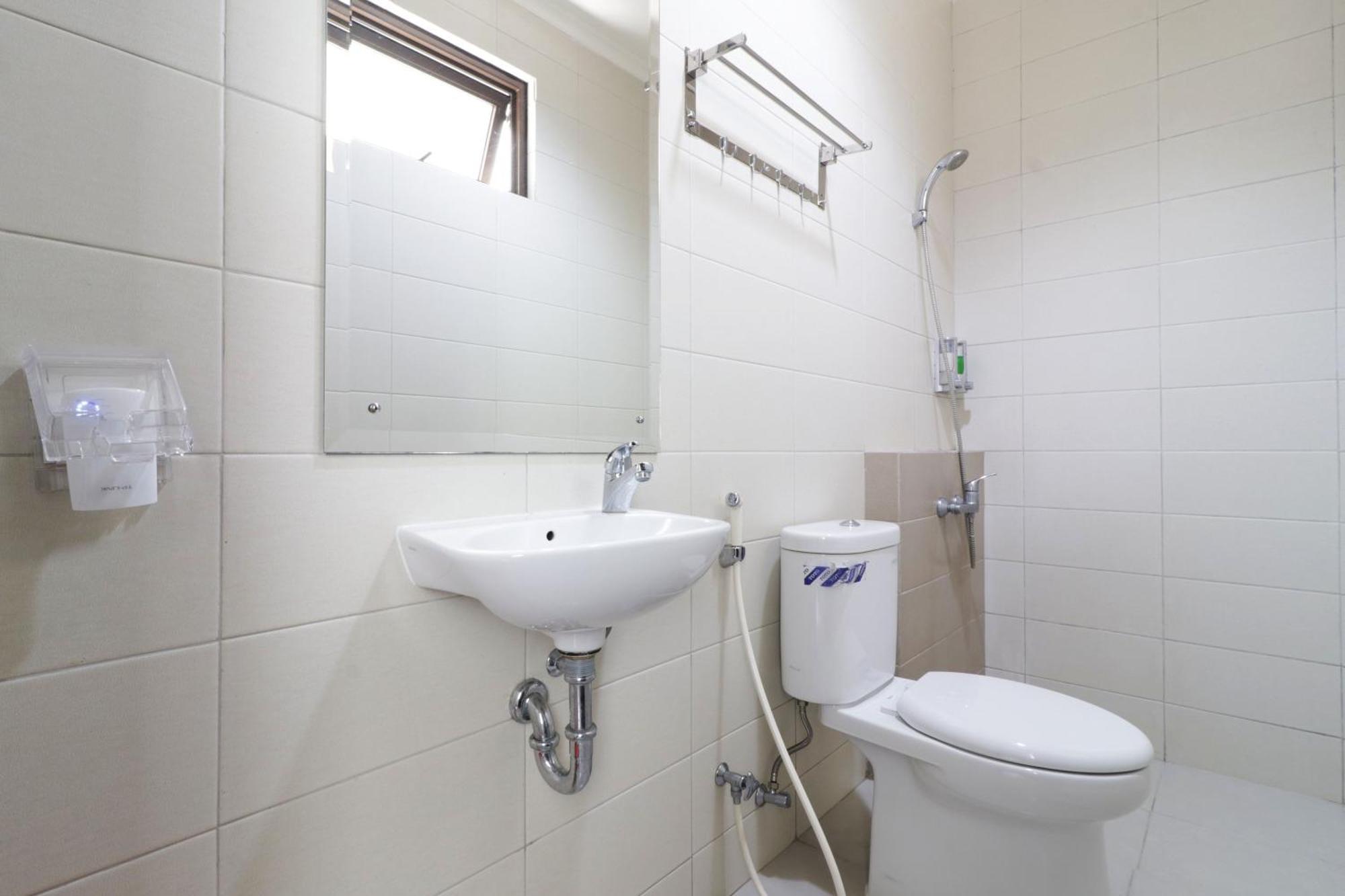 Oliver'S Guest House Tangerang Ngoại thất bức ảnh